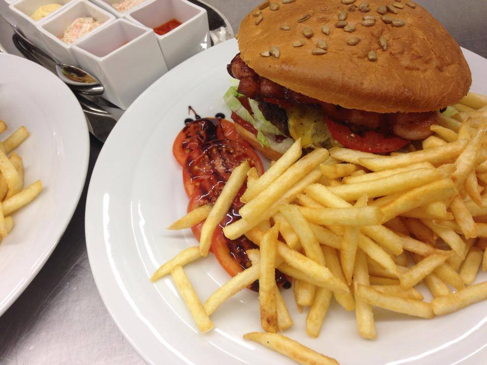 unser traditioneller "Kurhaus-Burger"