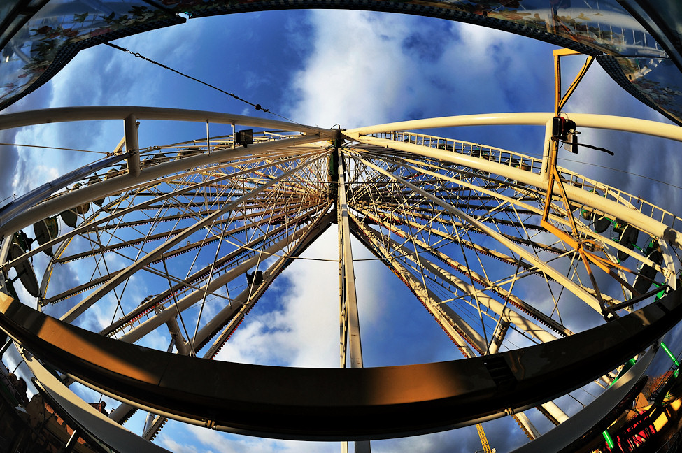 Unterm Riesenrad  Kirmes 10/2009