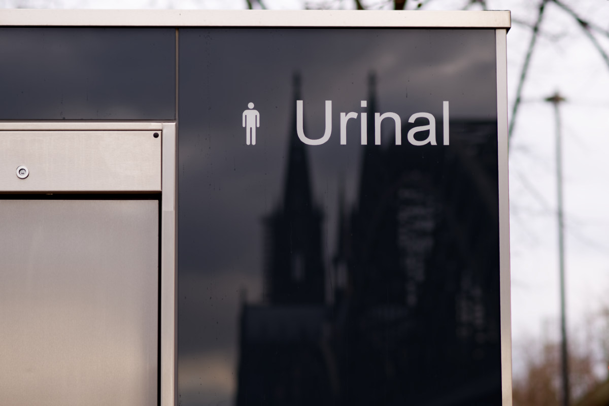 Urinal A