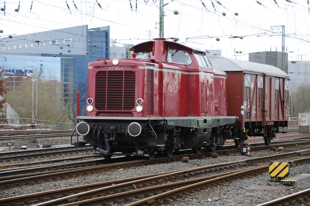 V 100