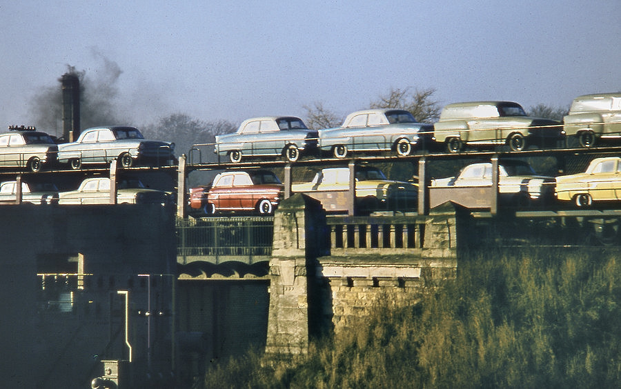 Vatis Bilder 0001a f: Opel-Transport, ca. 1965
Dia-scan
