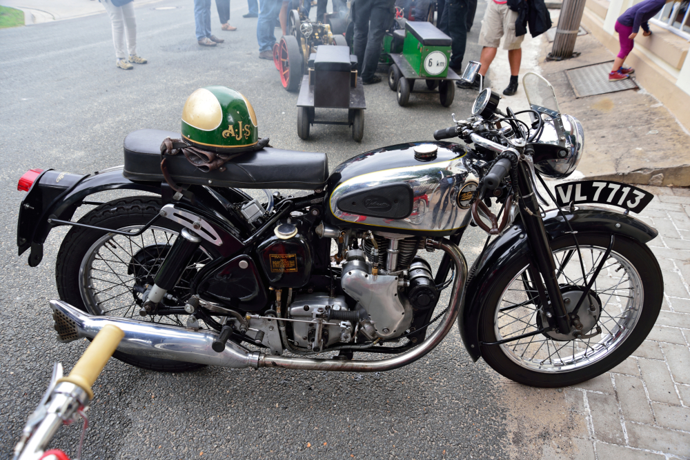 Velocette rechts.jpg