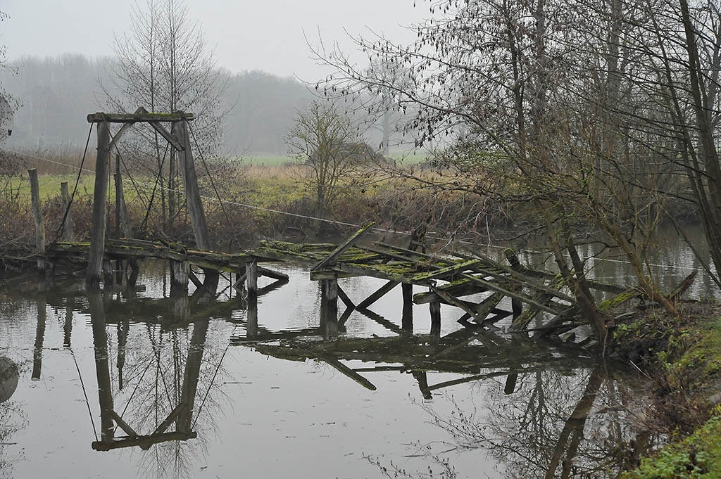 Verfallene Gräfte-Brücke 7000518x