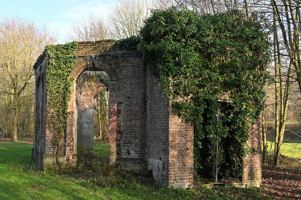 Verfallener Pavillon - verkleinert.jpg