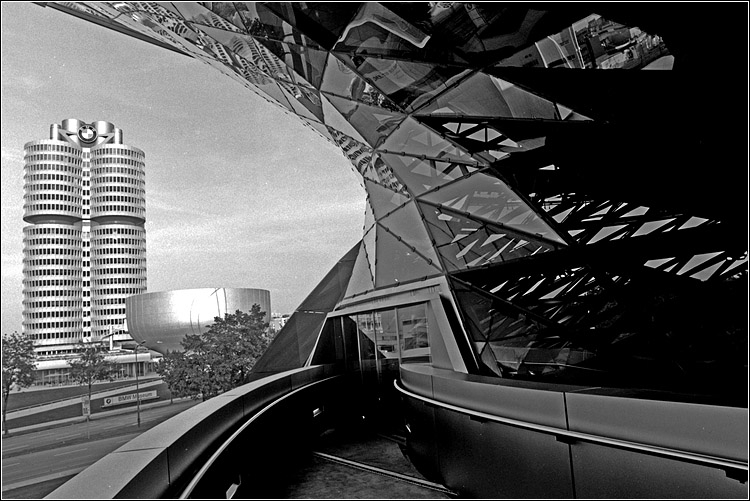 Vierzylinder von der BMW-Welt aus gesehen