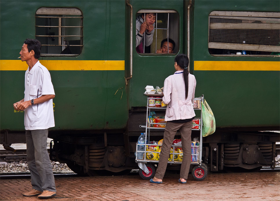 Vietnam
Bahn
Bahnfahrt
Reisen
Reiseverpflegung