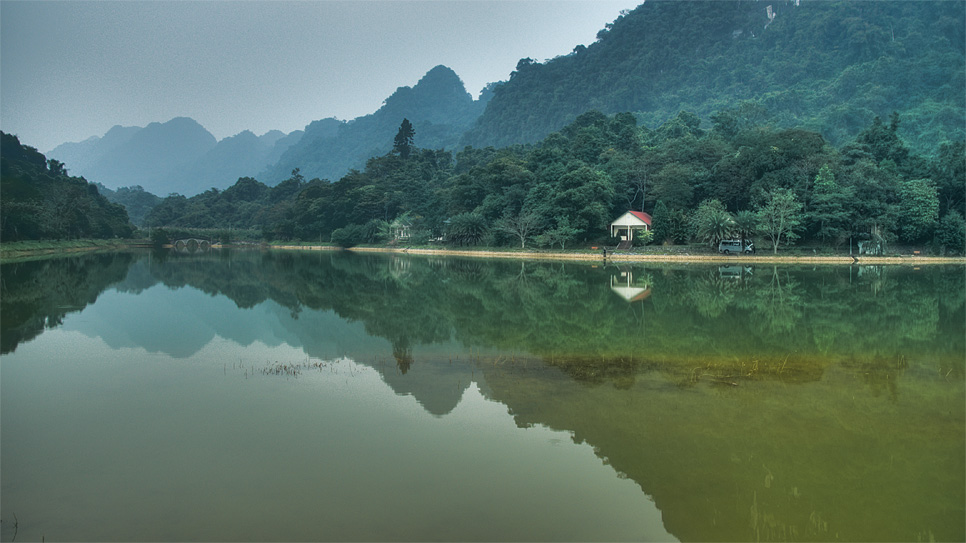 Vietnam
Cuc Phuong
Nationalpark
See
Domizil
Wasserspiegelung
HDR