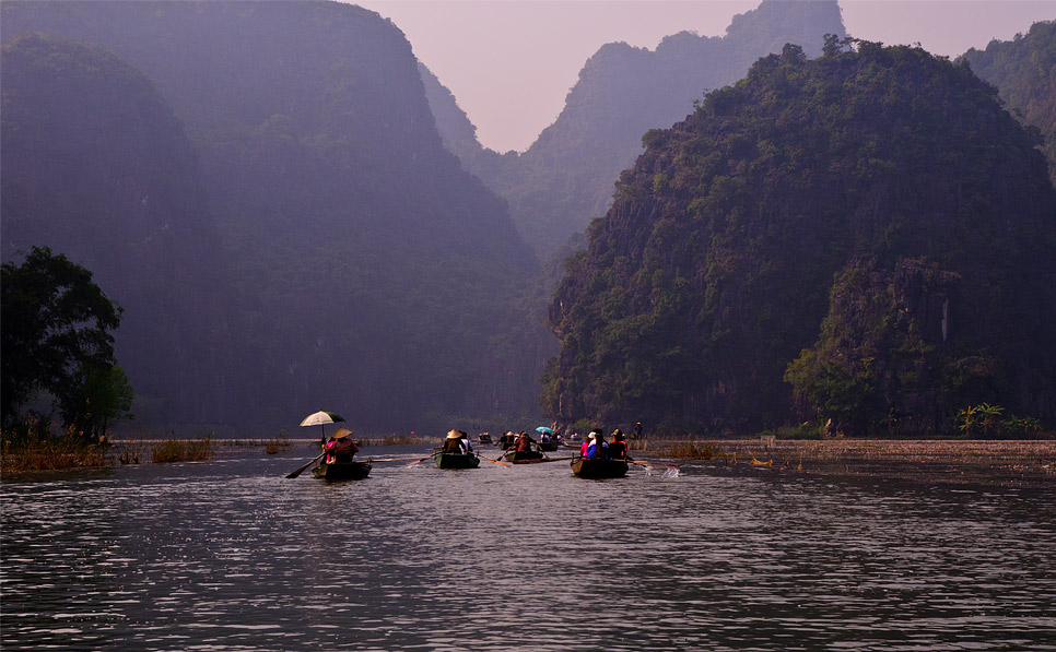 Vietnam
Dry Ha Long Bay
Tam Coc
Trockene Ha Long Bucht
Rudern