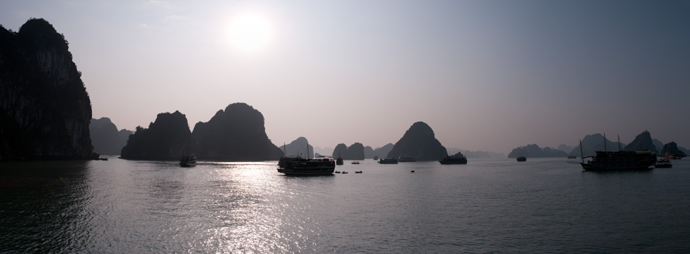 Vietnam
Ha Long Bay
Panorama
Meer
Gegenlicht
Stitching