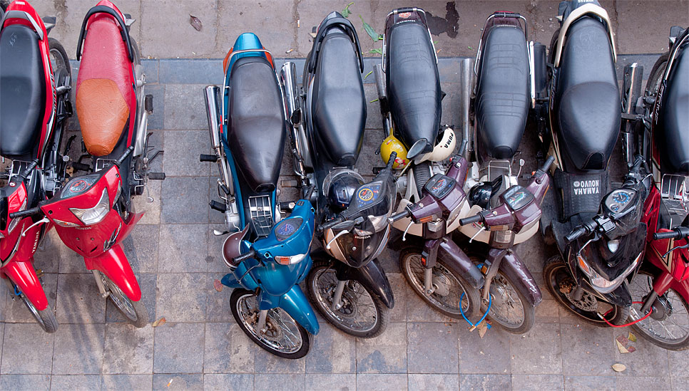 Vietnam
Hanoi
Mopeds
Bürgersteig
Enge
