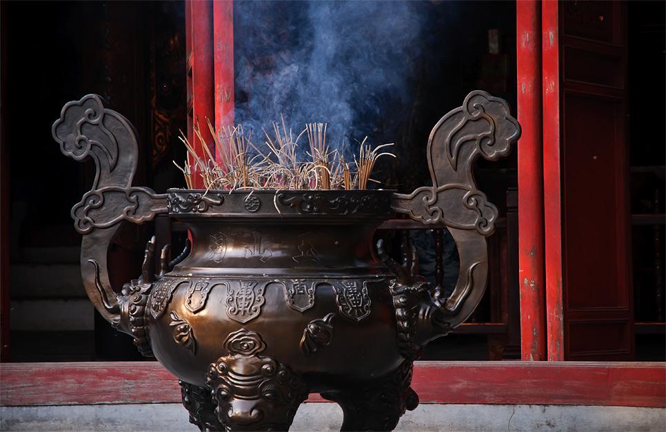 Vietnam
Hanoi
Rauch
Räucherstäbchen
Opfer
Tempel
Hoan-Kiem-See