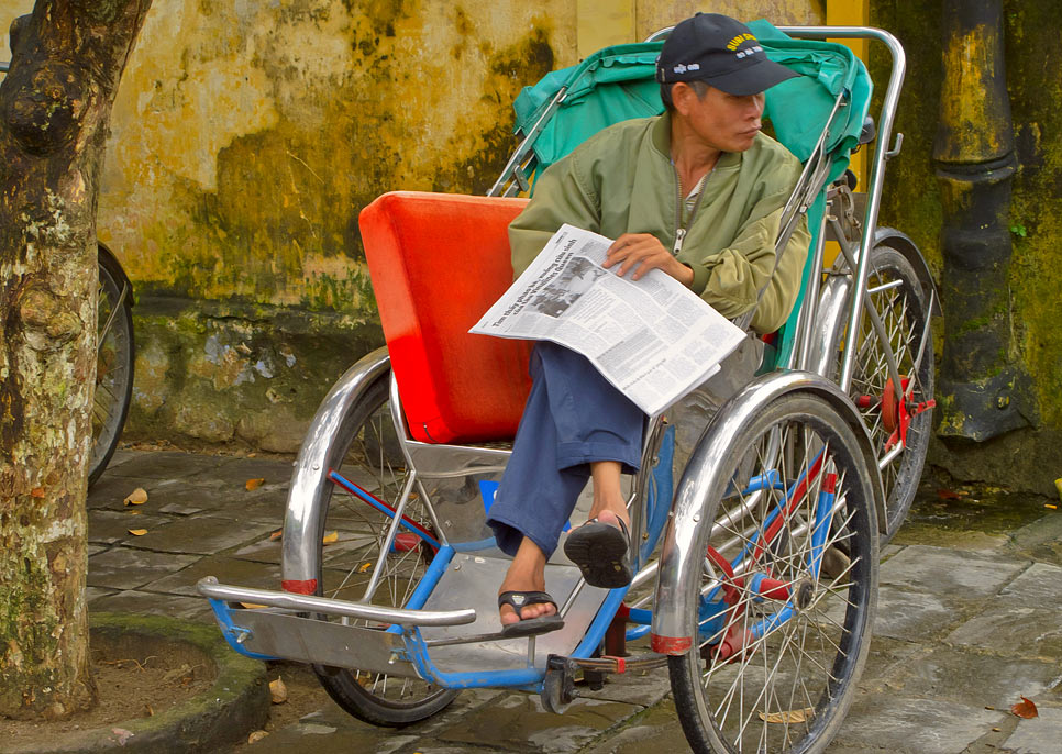 Vietnam
Hoi An
Cyclo
Pause
Zeitung lesen