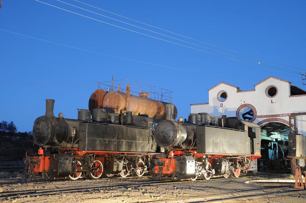 vor dem Lokschuppen in Asmara
(18959