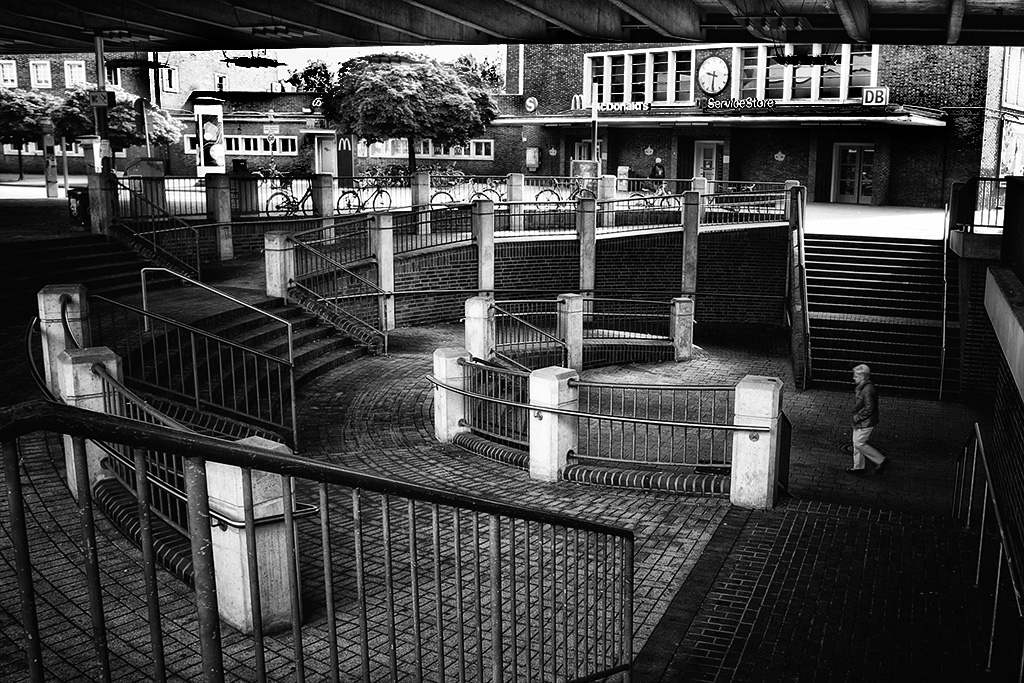 Vorplatz Bahnhof Düsseldorf Benrath