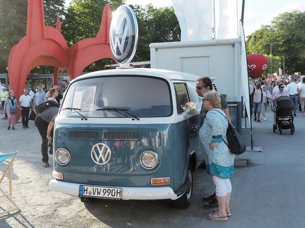 VW Bus ServiceFactory L.jpg