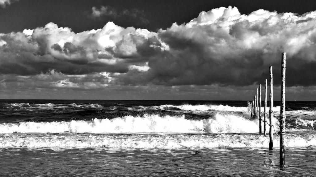 Wangerooge brandung,Nikon D200,  sw Bearbeitung mit
 Nik Silver Efex Pro 1