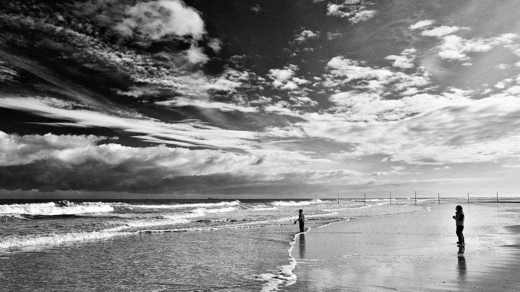 Wangerooge Geschwister  Nikon D200,  sw Bearbeitung mit
 Nik Silver Efex Pro 1