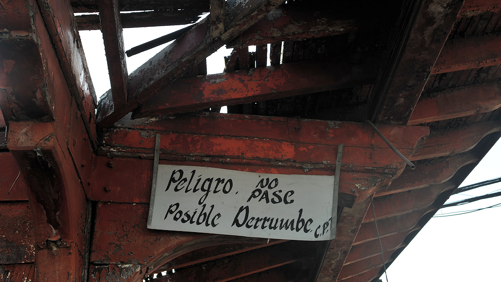 Warnschild am Bahnhof in Camagüey
8622