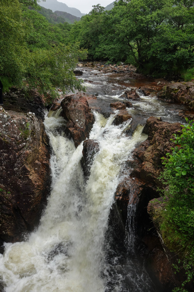 Wasserfall in der Steall Gorge, Highlands