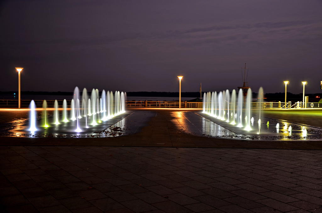 Wasserspiel bei Nacht