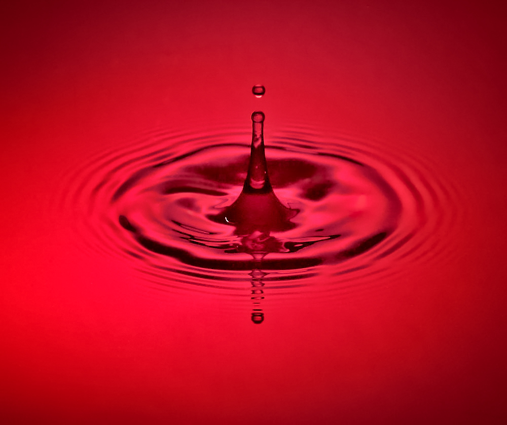 Wassertropfen rot nachbearbeitet