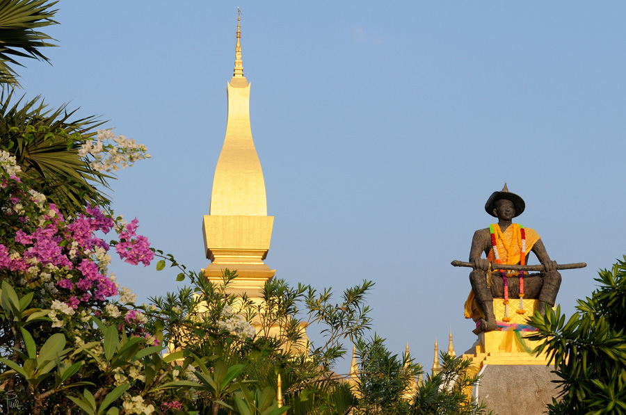 Wat That Luang und das Denkmal für König Setthathirath