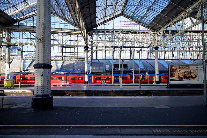 Waterloo Bahnsteig.jpg
