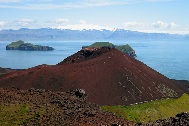 Westmänner Insel - Blick vom Helgafell auf Eldfell Vulkan
