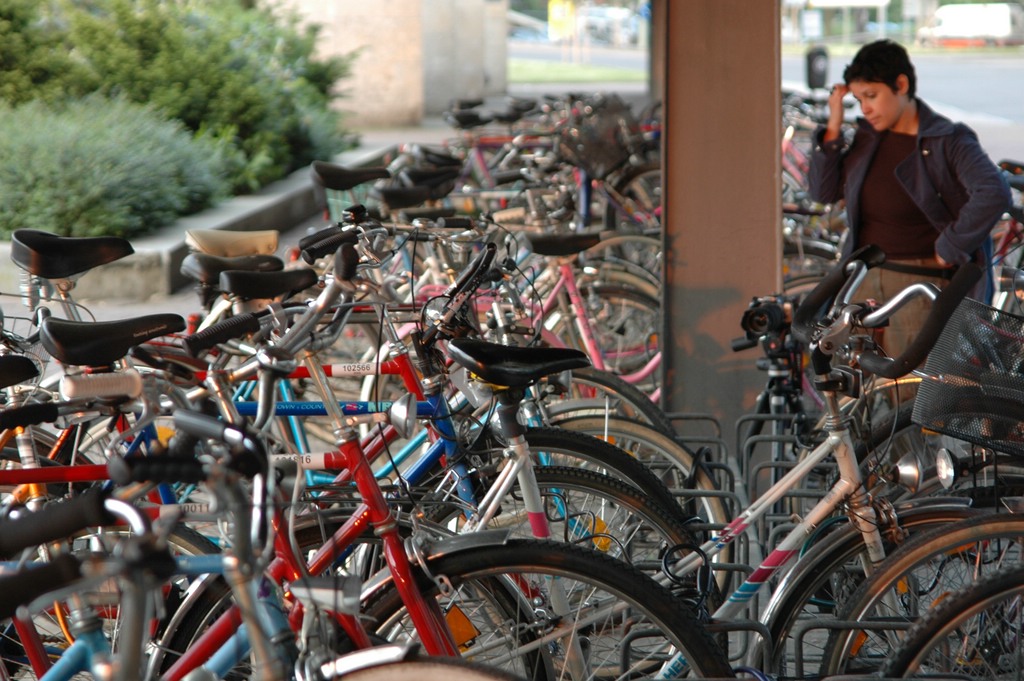 Wie bekomm ich mein Fahrrad hier raus?