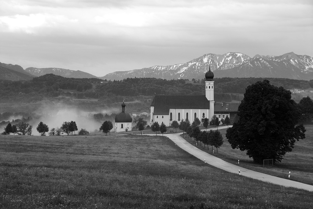 Wilparting am Irschenberg im späten Frühjahr am Morgen
SW