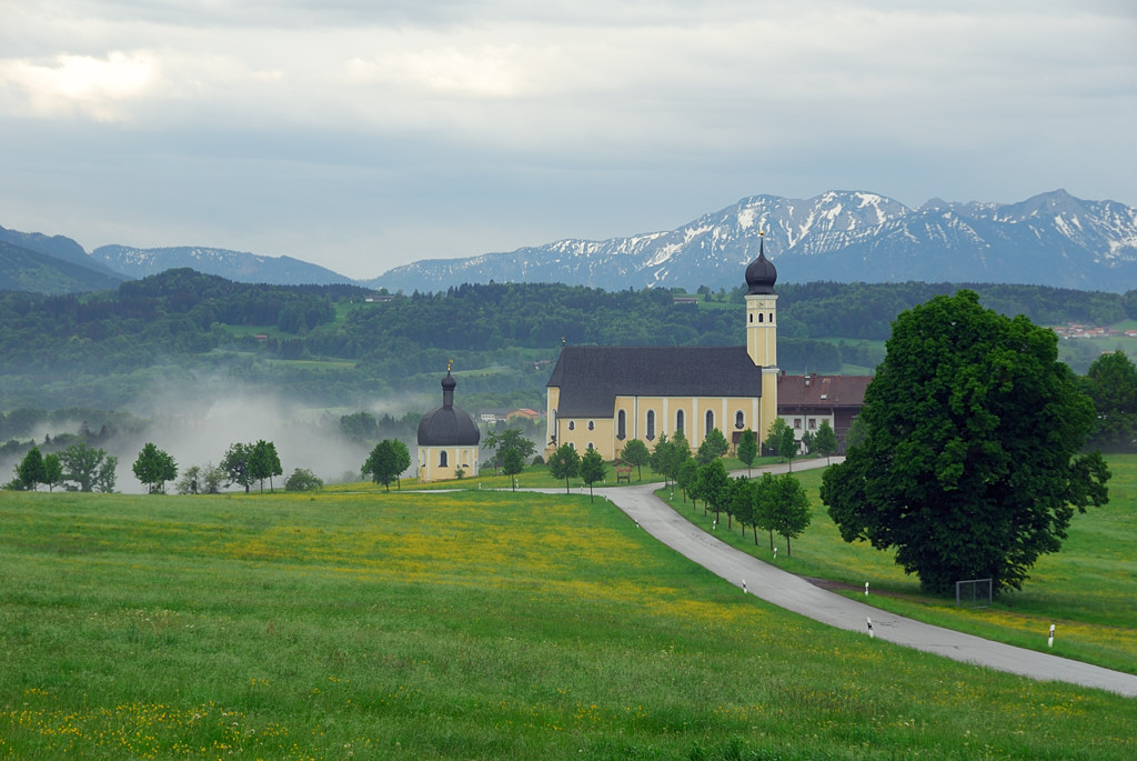 Wilparting am Irschenberg im späten Frühjahr am Morgen