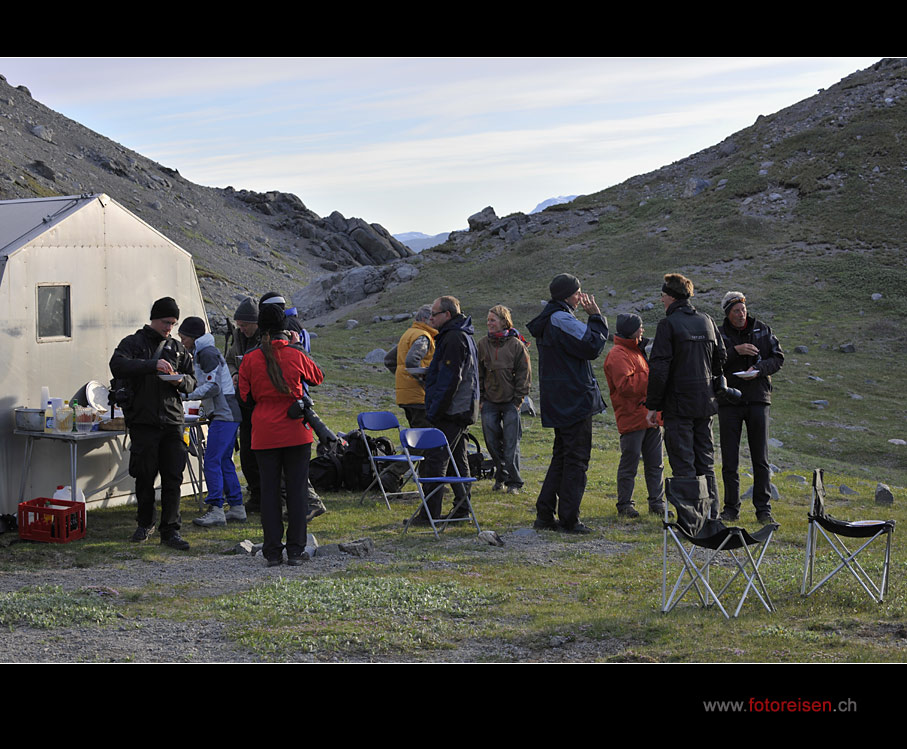 Wir geneissen ein feines Dinner zwischen dem Fotoshooting der Eisberge.