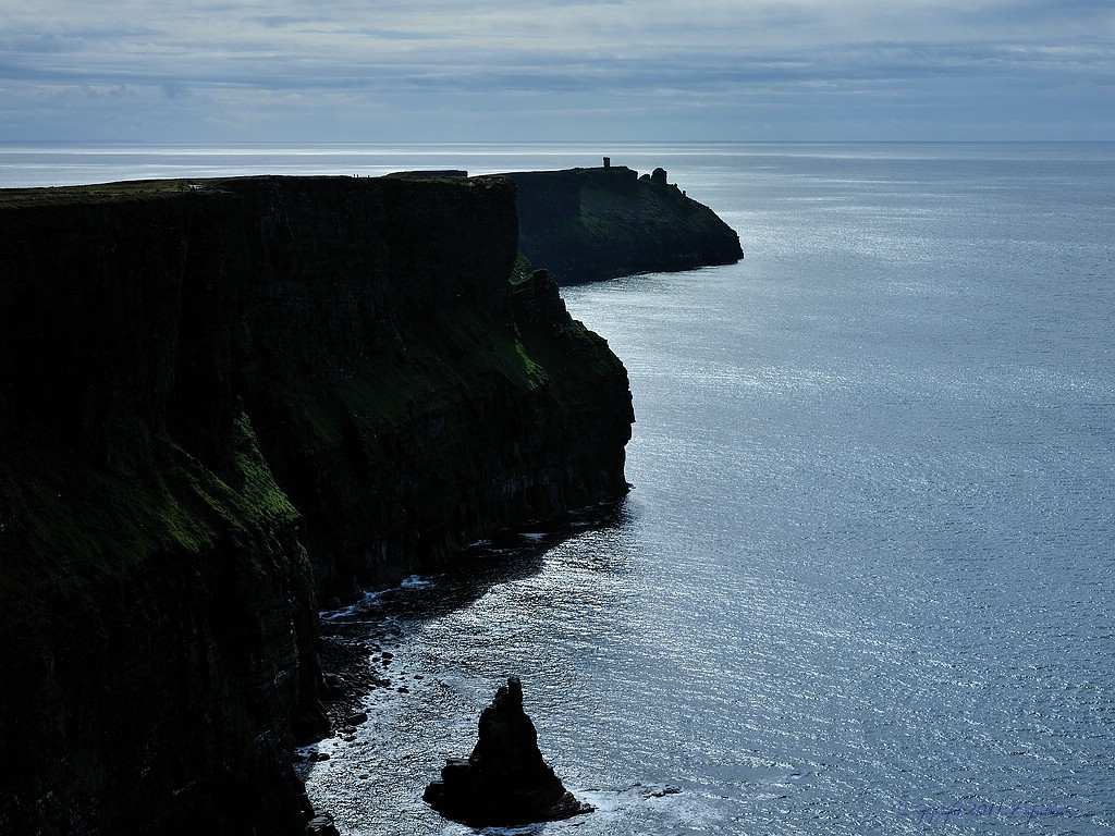 X 0133 Irland 2011 the cliffs against the light