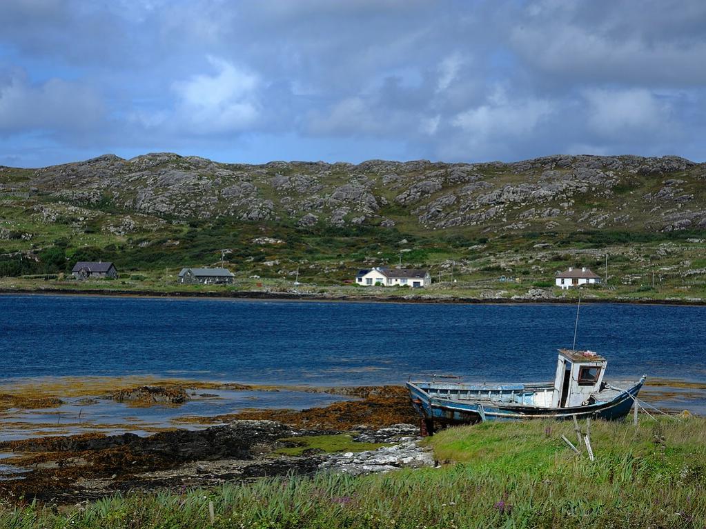 X 0150 Irland 2011 boat and lake