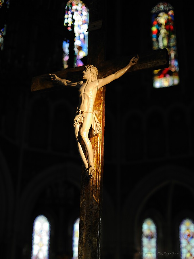 X Lourdes in der Kirche