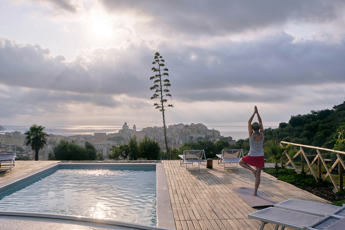 Yoga am Pool