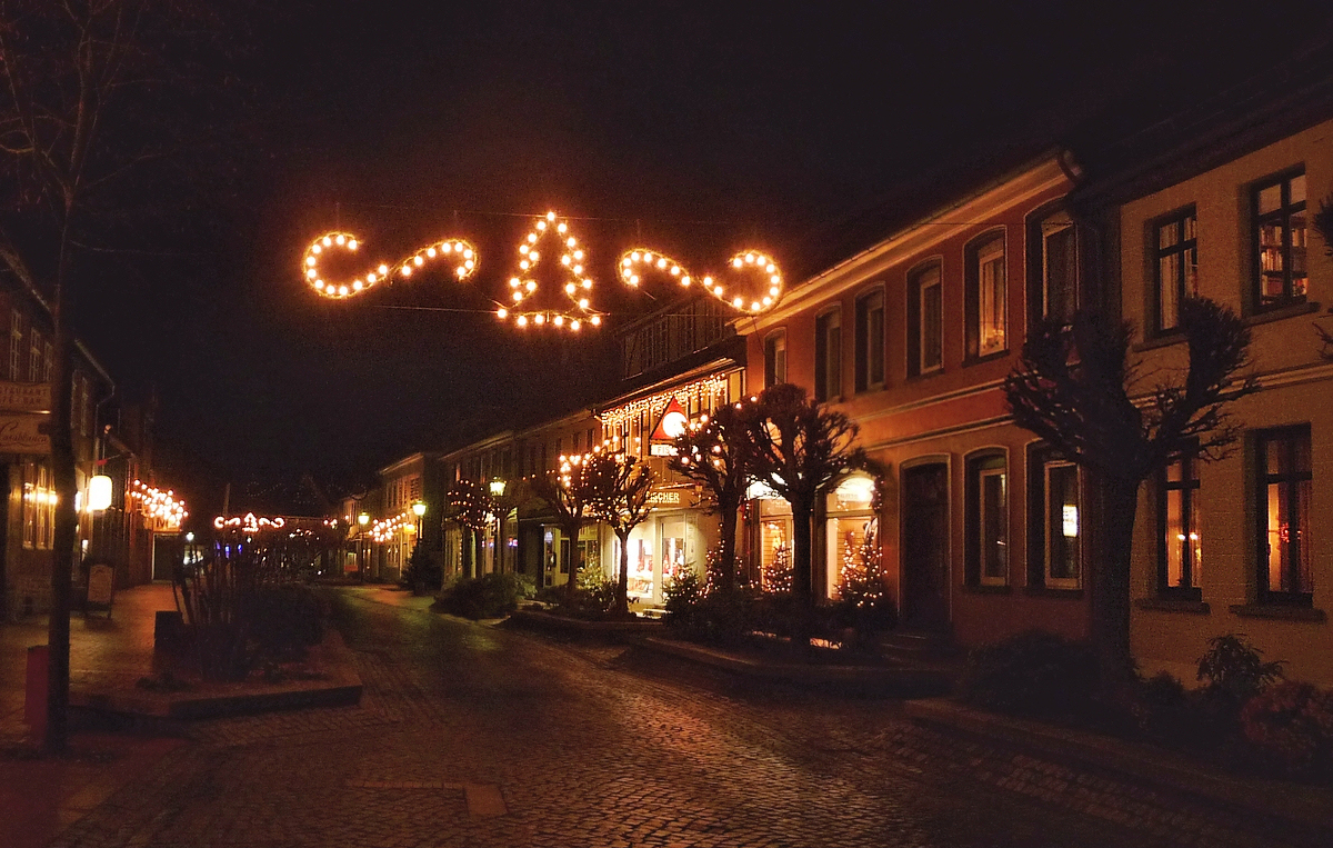 z_Geschmückte Kleinstadtstraße Wittingen.jpg