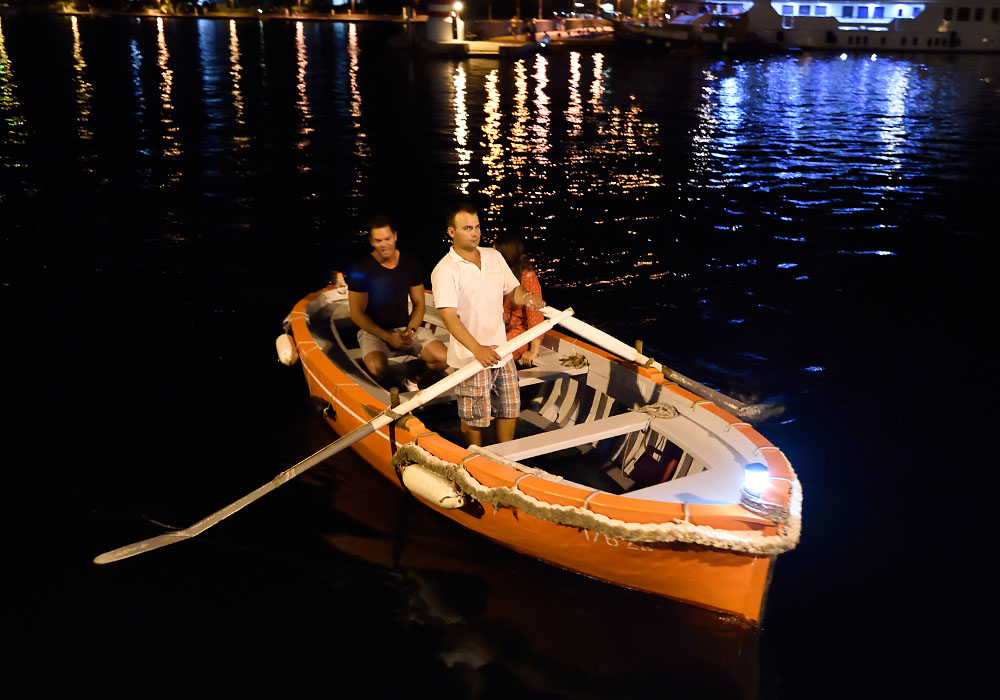 Zadar, Fährboot Nacht