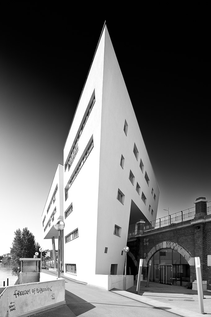 zaha 001