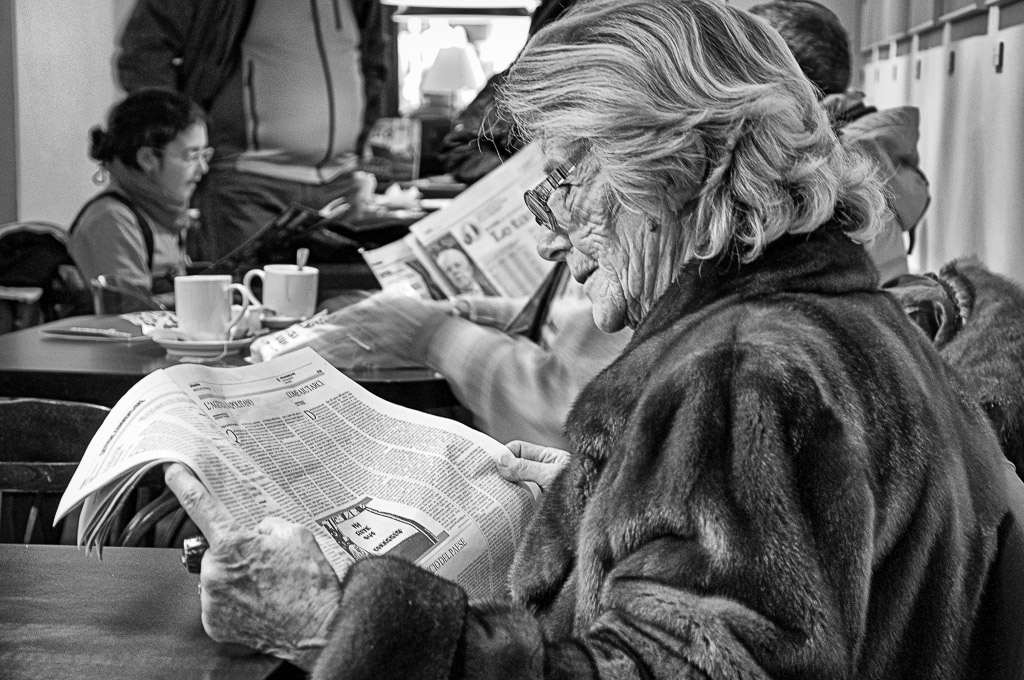 Zeitungsleser 06