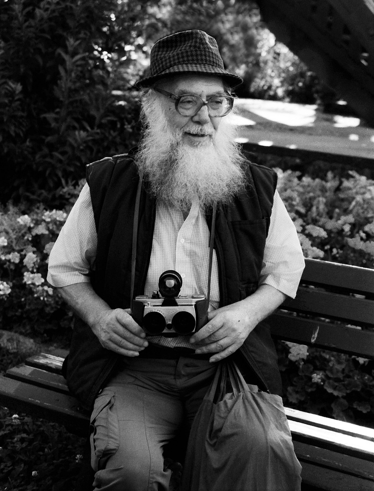 zufrieden
(Nikon F-801s, Nikkor 35-70mm, Kodak BW400CN, Scan vom Negativ)