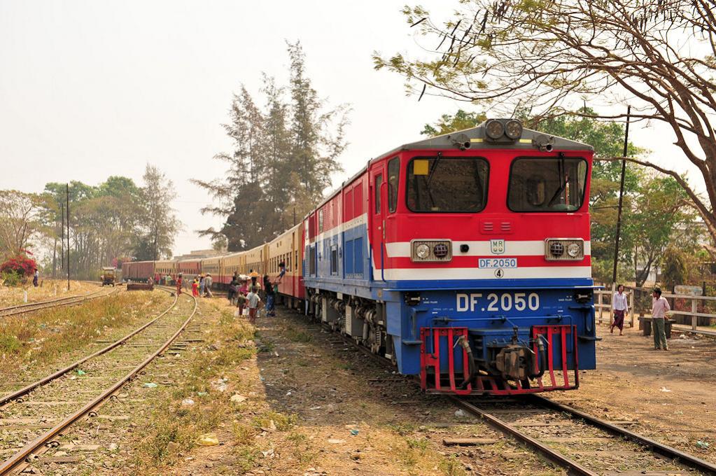 Zug von Lashio nach Mandalay
(4026)