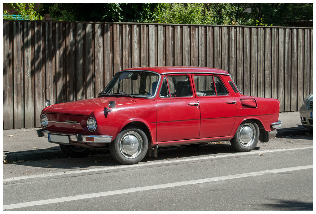 Farbe%20Rot%20altes%20Auto%20001.jpg