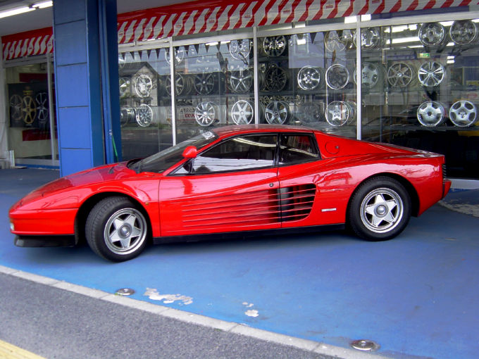 Ferrari-TESTAROSSA-02.jpg