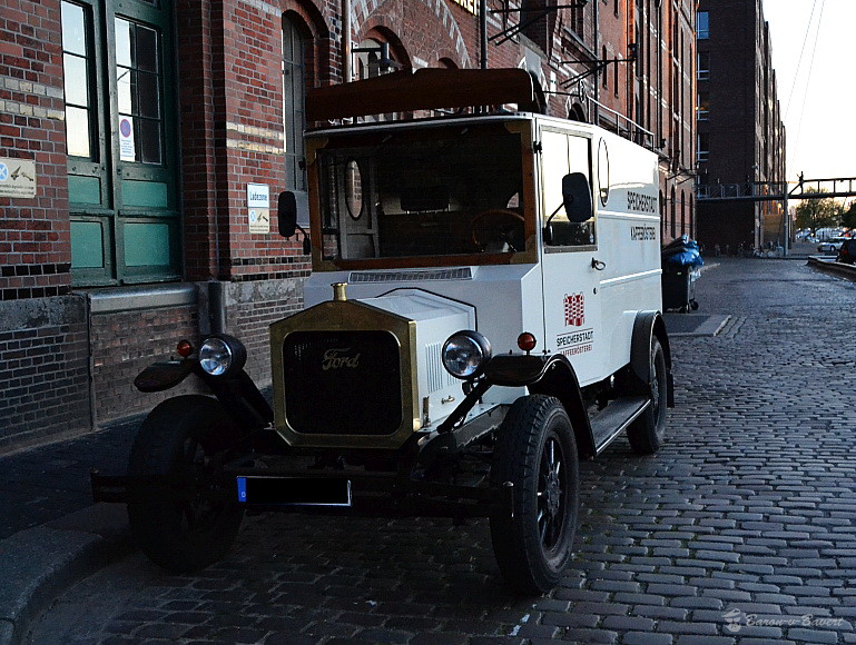 18797486850_696068b7d9_b.jpg