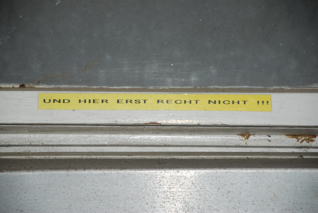 HIERNICHT.JPG