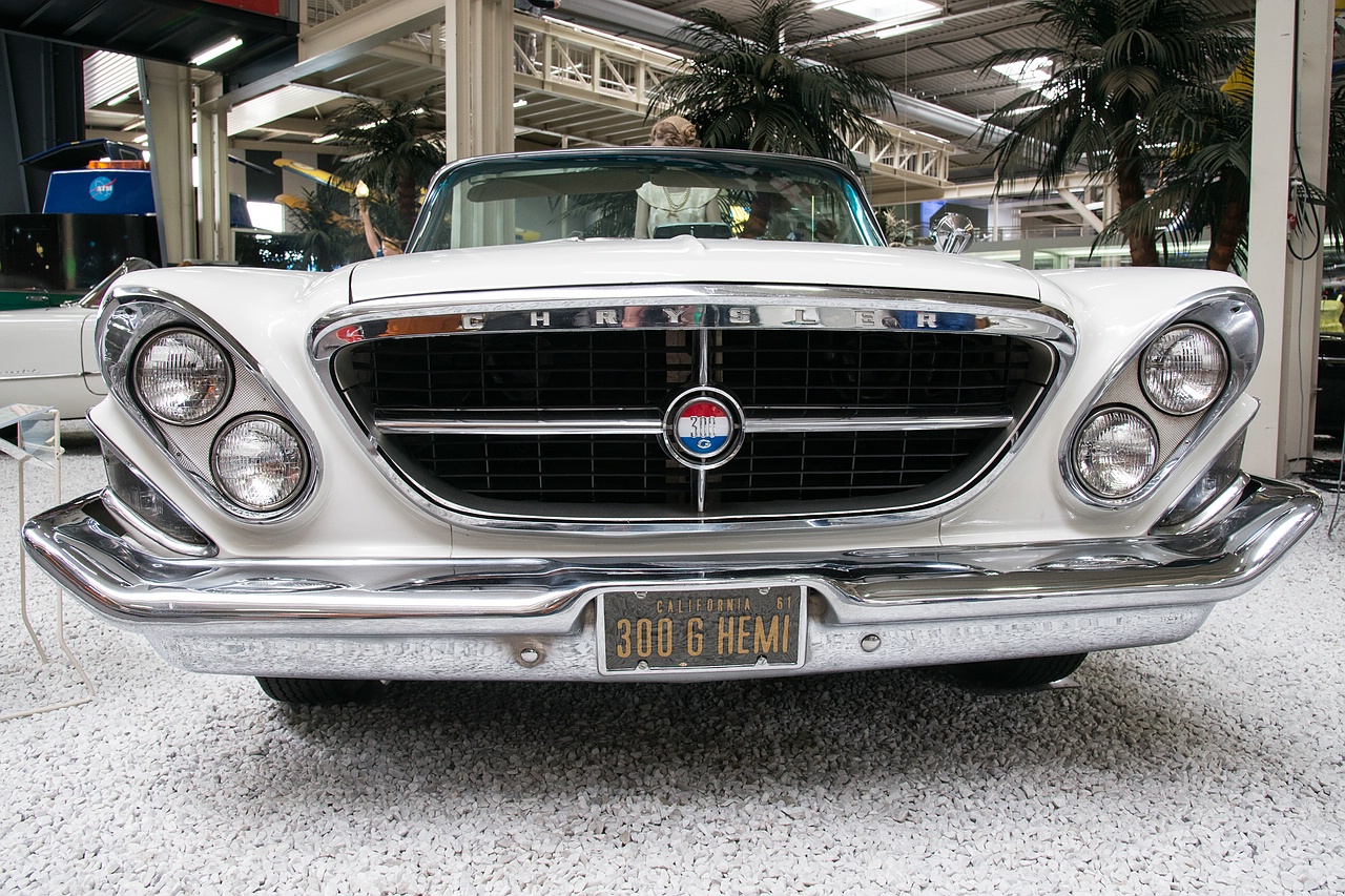 Chrysler300G_1961x.jpg