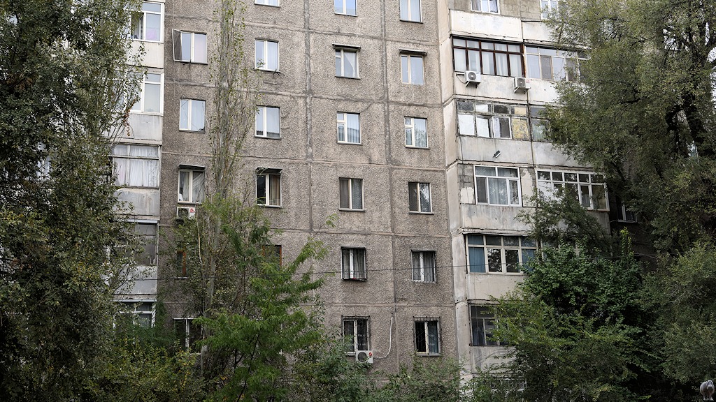 s276_Bishkek_Plattenbau_1320.jpg