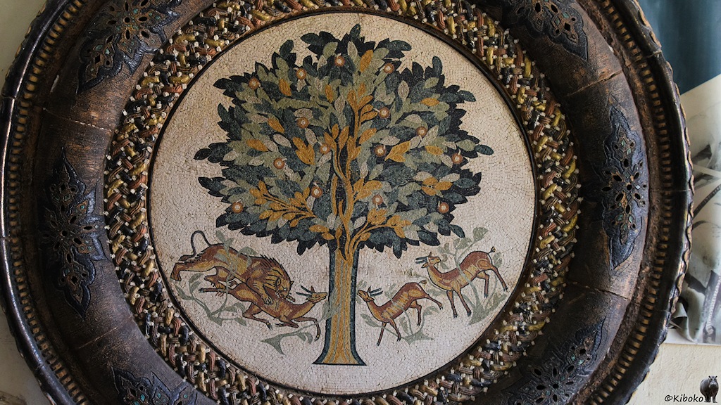 Rundes Wandbild mit dem Kreislauf des Lebens