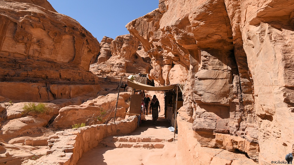 Weg durch die Felsen